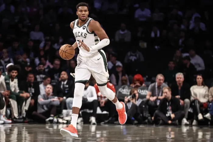 包含赛地聚焦——欧篮联转会期热度飙升；密尔沃基雄鹿篮板制胜；话题不断；细节决定成败的词条