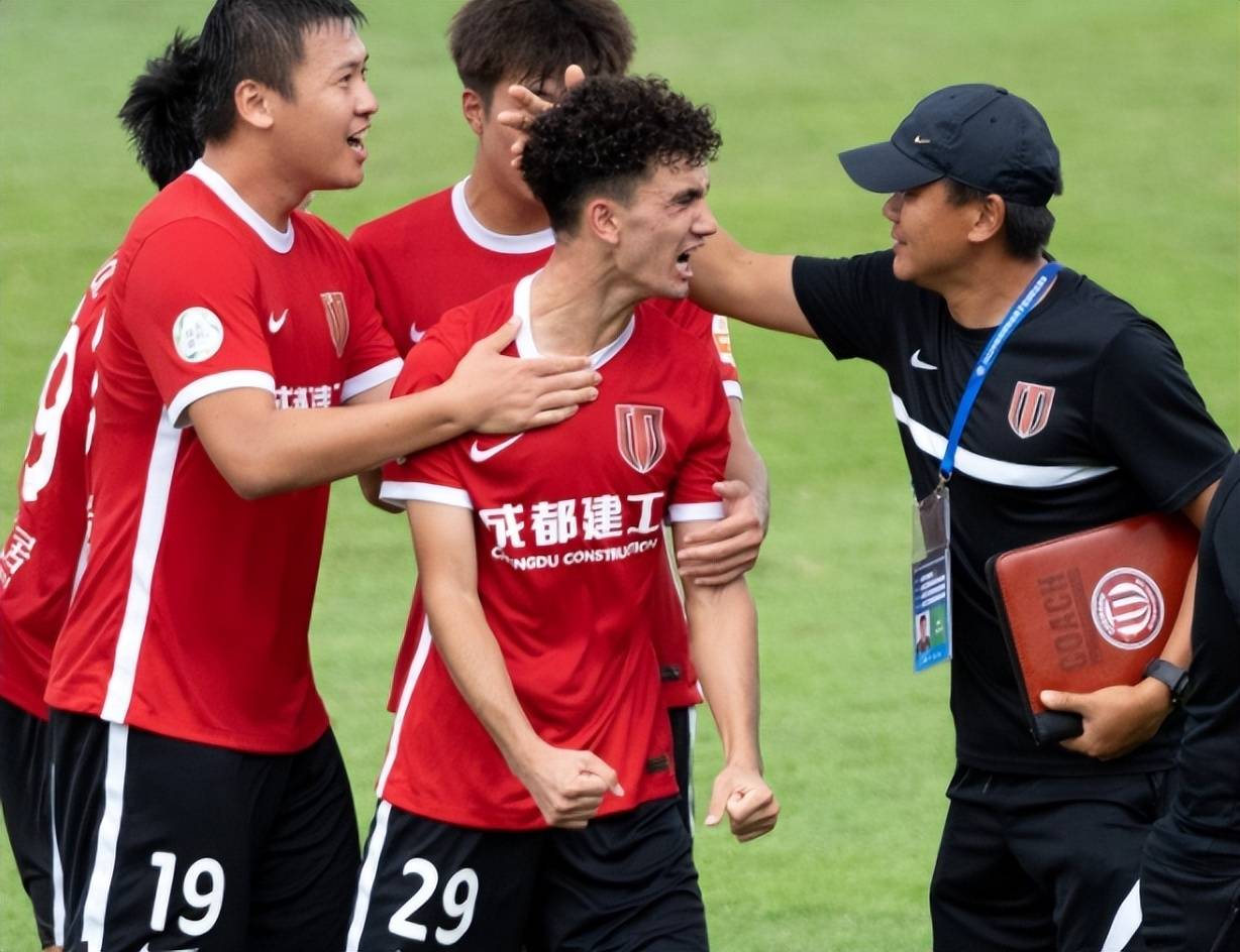 包含成都蓉城训练开放日，赛前外线爆发引欢呼，NBA常规赛在即，赛季目标并未改变的词条