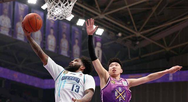 关于山东男篮迎欧篮联关键赛；转会期战术微调；更衣室稳定；年轻球员得到机会的信息