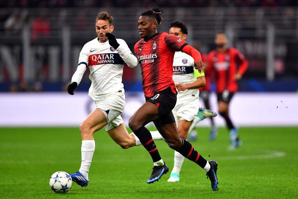 AC米兰训练开放日；关键时刻单刀错失引欢呼；欧冠在即；控场能力受关注(5秒直接进入网站的代码)