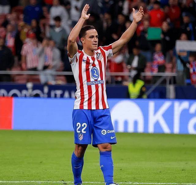 清晨拜仁慕尼黑备战西甲；临场应变细节曝光；压力陡增；资深球员宣示担当 