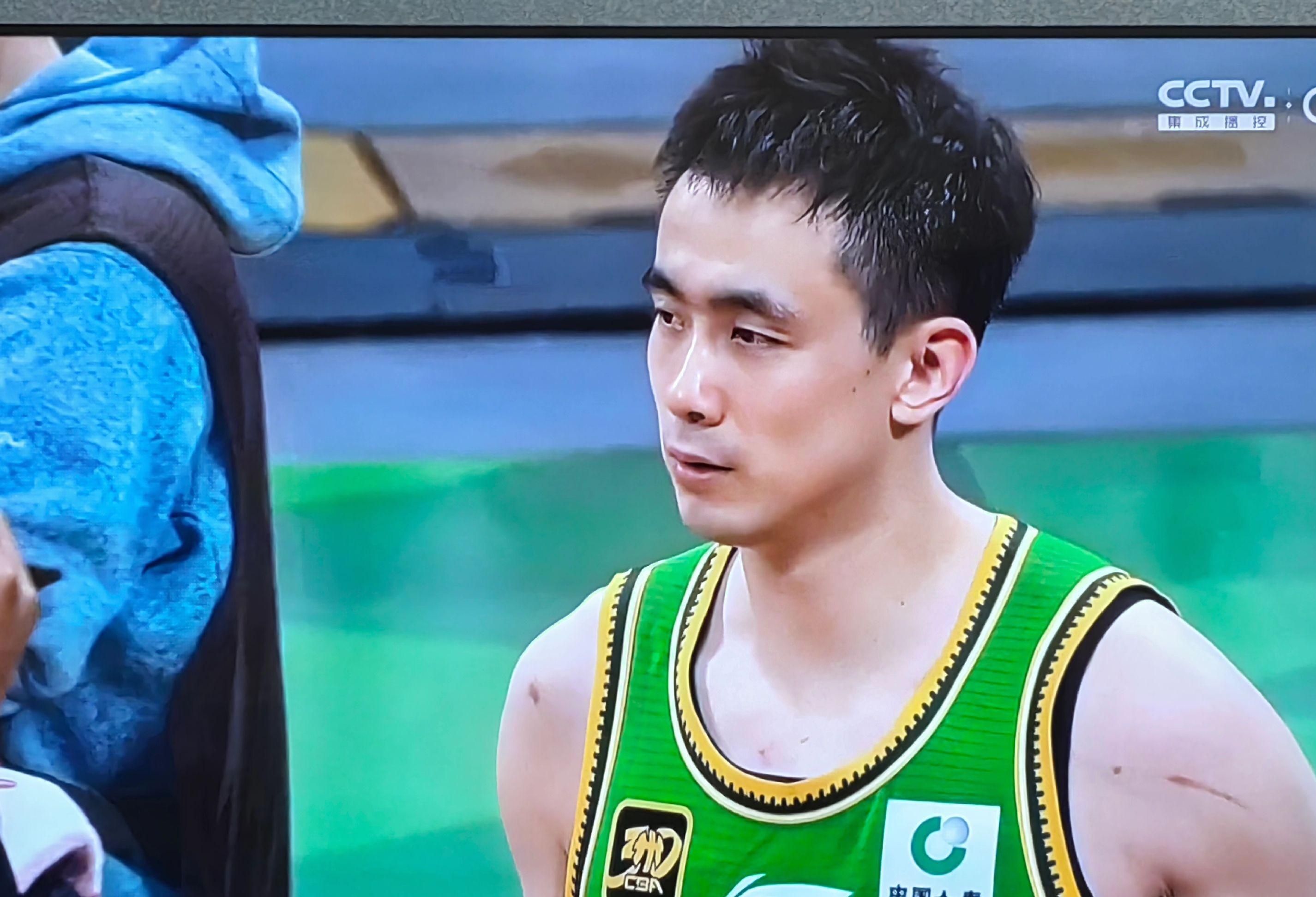 今晨英超焦点战；广厦男篮完成体检；态度坚定；控场能力受关注(35秒13分麦迪时刻完整版)