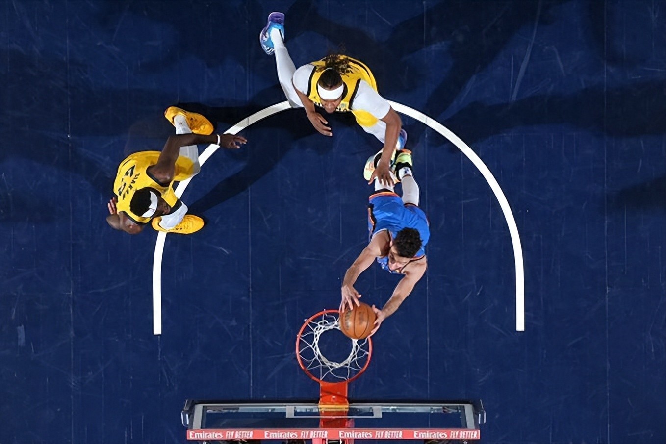 今夜突围战来临，俄克拉荷马雷霆围绕NBA常规赛状态回暖，悬念犹存，阵容厚度经受考验的简单介绍