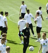 关于转会期底特律活塞备战意大利杯；完成体检细节曝光；球迷炸锅；球探报告显示潜力的信息